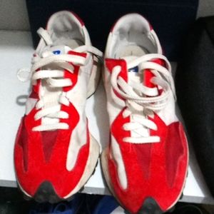 Size 6 Ladies sneakers